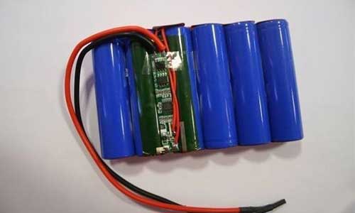 <b>铅酸蓄电池＂黑色产业＂向新能源蜜桃网站入口池＂绿色产业＂转型</b>