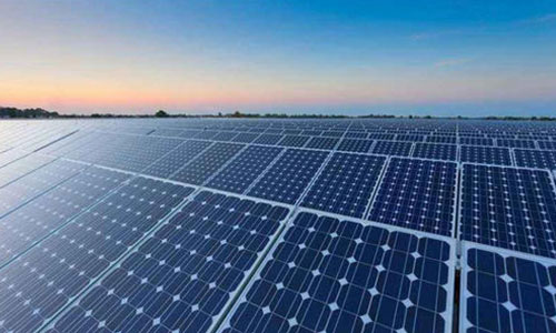 <b>光伏发电产业与新能源蜜桃网站入口池产业的划时代碰撞</b>